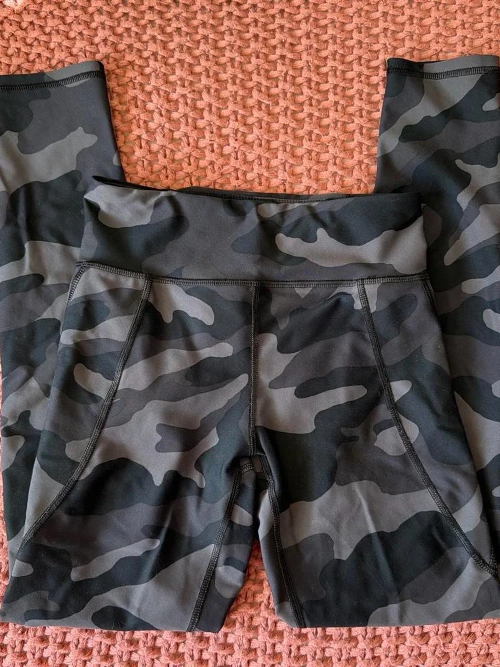 YOUTH Camo Leggings 10/12